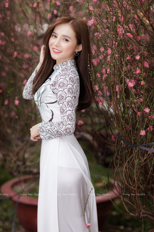 “新都兴城垒球赛：选手全力拼搏，谁将捧起金牌？”