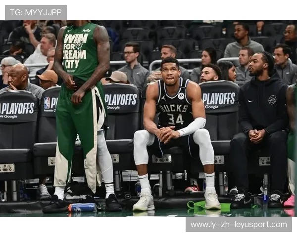 字母哥被拍与教练深夜讨论战术，认真面貌获赞