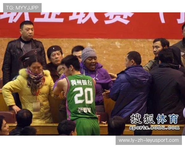 球员亲笔信感谢球迷长期支持
